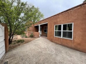 1201 Escalante St in Santa Fe, NM - Building Photo - Building Photo