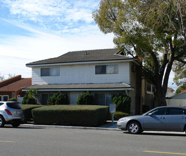 10941 Chestnut St in Los Alamitos, CA - Building Photo - Building Photo