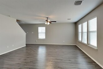 18203 Valebluff Ln in Cypress, TX - Foto de edificio - Building Photo