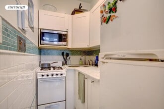 9 W 69th St in New York, NY - Building Photo - Building Photo