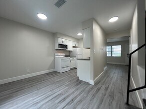 1230 S Jackson St, Unit 1230 S Jackson St in Junction City, KS - Foto de edificio - Building Photo