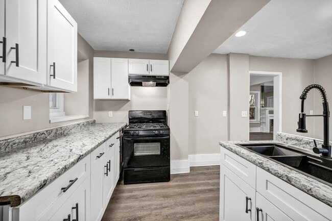 10920 Granger Rd in Cleveland, OH - Building Photo - Building Photo