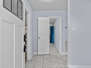 4923 Bernardo De Galvez Ave in Galveston, TX - Building Photo - Building Photo