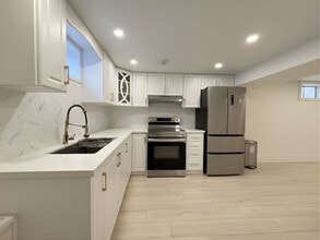 35 Stewart St in Grimsby, ON - Building Photo - Building Photo