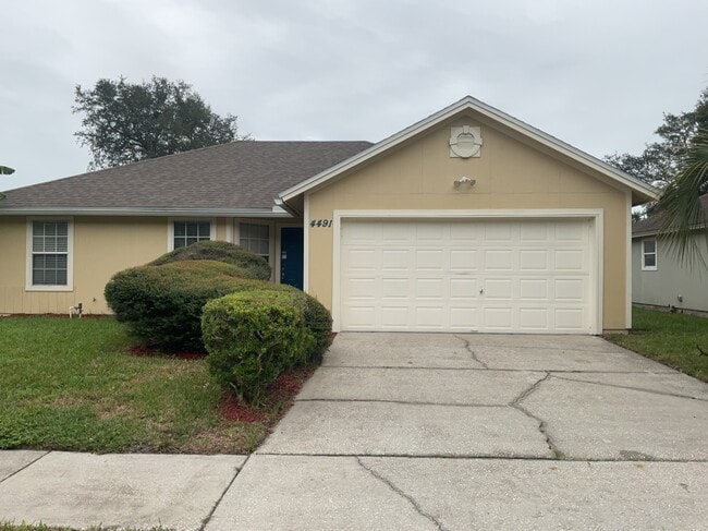 property at 4491 Cobblefield Cir W