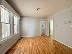 11 Dwight St, Unit 1 in Jersey City, NJ - Building Photo - Building Photo