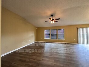 2231 Brian Lakes Dr E in Jacksonville, FL - Building Photo - Building Photo