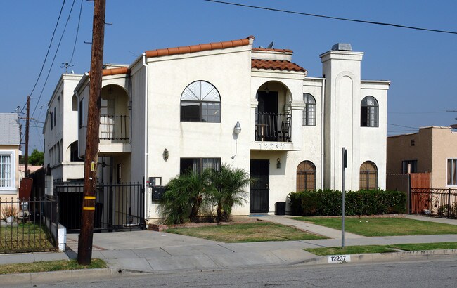 12237 York Ave in Hawthorne, CA - Building Photo - Building Photo