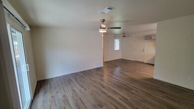 541 Arrowhead Ct in Modesto, CA - Building Photo - Building Photo