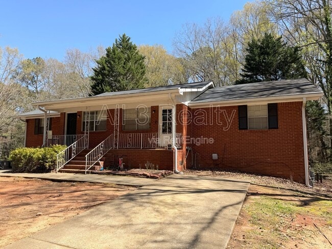 property at 135 Meadowbrook Ct