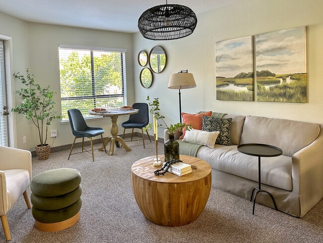 Carlton Senior Living Concord in Concord, CA - Building Photo - Building Photo