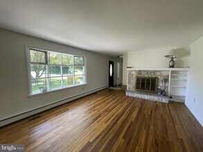 1240 Jacksonville Rd in Ivyland, PA - Building Photo - Building Photo