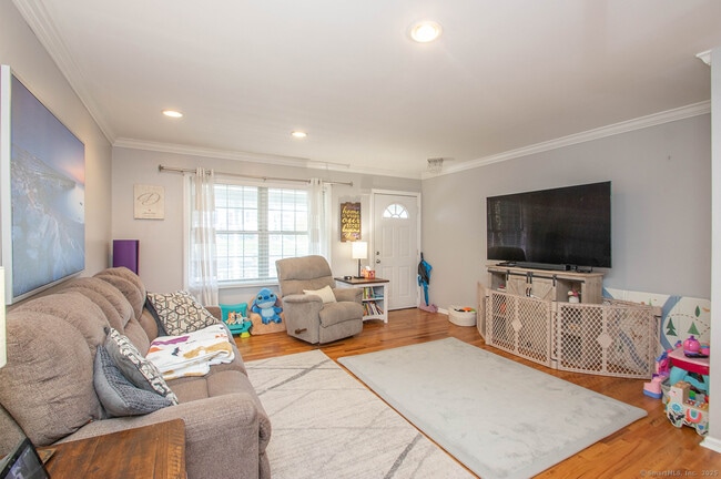 39 Coram Rd in Shelton, CT - Building Photo - Building Photo