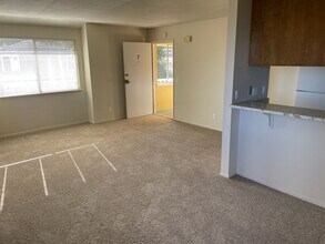 RM1972I in Monterey, CA - Foto de edificio - Interior Photo