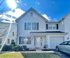 2565 Dickens Ct in Aurora, IL - Building Photo