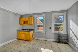 221 Willow St in Waterbury, CT - Building Photo - Building Photo