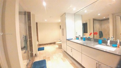 468 Golden Isles Dr-Unit -202 in Hallandale Beach, FL - Building Photo - Building Photo