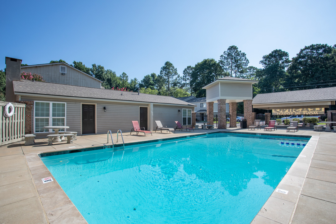 Clover Leaf Apartment Homes in Phenix City, AL - Building Photo