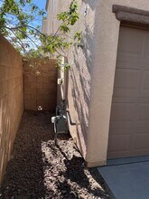 6042 Peaceful Creek St in Henderson, NV - Building Photo - Building Photo