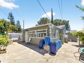 2755 Sanborn Ave in Montrose, CA - Building Photo - Building Photo