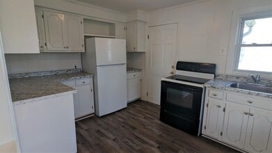 905 W Elizabeth St in Elizabeth City, NC - Building Photo - Building Photo