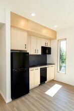 1614 6th Ave-Unit -200 in Tacoma, WA - Building Photo - Building Photo