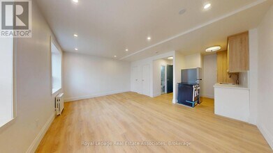 1 Marquette Ave in Toronto, ON - Building Photo - Building Photo