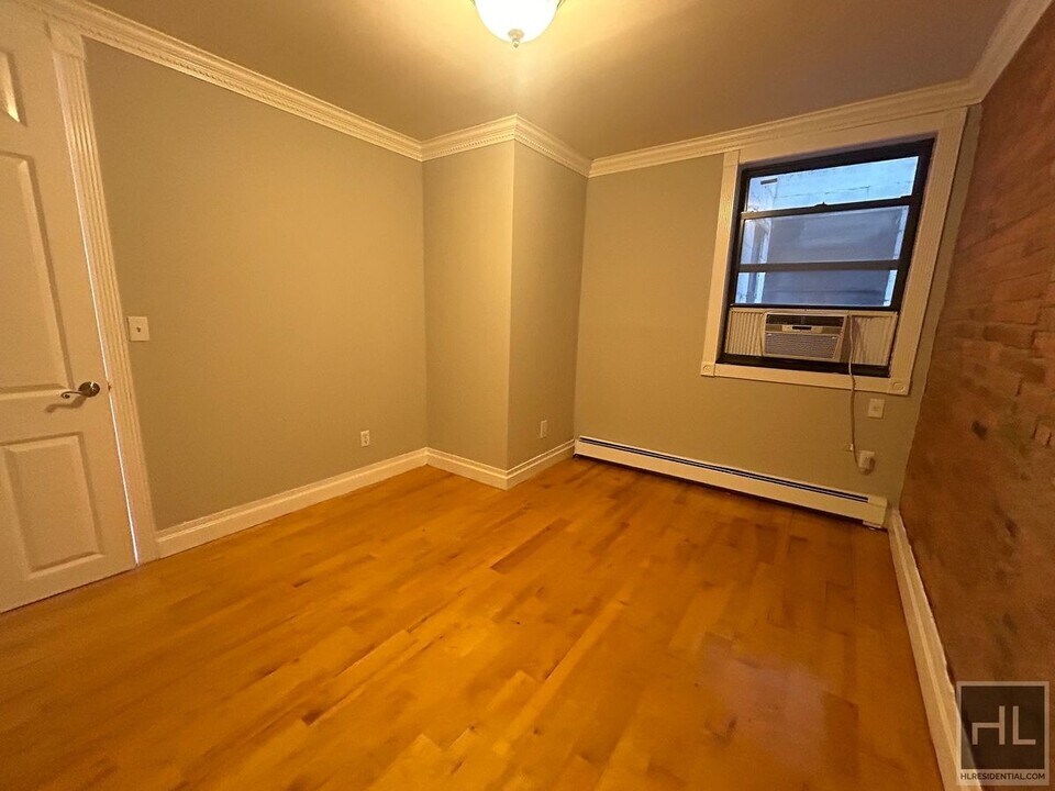 Avenue B in New York, NY - Building Photo