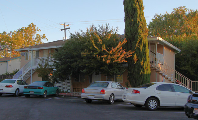 1564 Vermont Ave in West Sacramento, CA - Foto de edificio - Building Photo