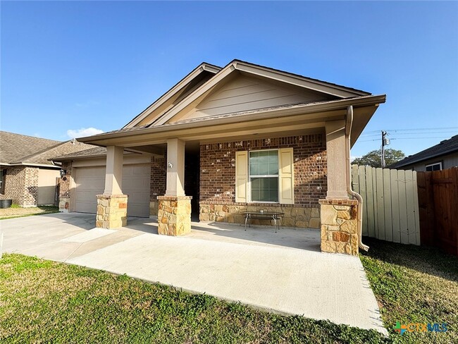 241 Cobble Stone Ct in Victoria, TX - Building Photo - Building Photo