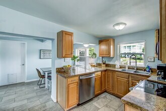 826 5th Ave N, Unit A in Jacksonville Beach, FL - Building Photo - Building Photo