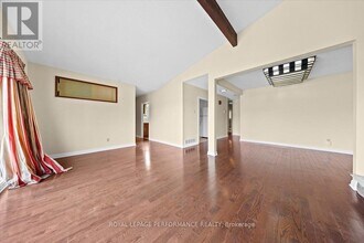 2212 St. Laurent Blvd in Ottawa, ON - Building Photo - Building Photo