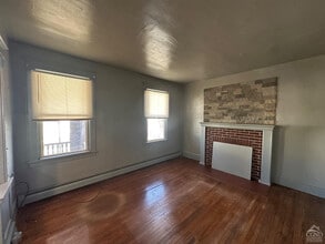 28 Parkwood Blvd in Hudson, NY - Building Photo - Building Photo