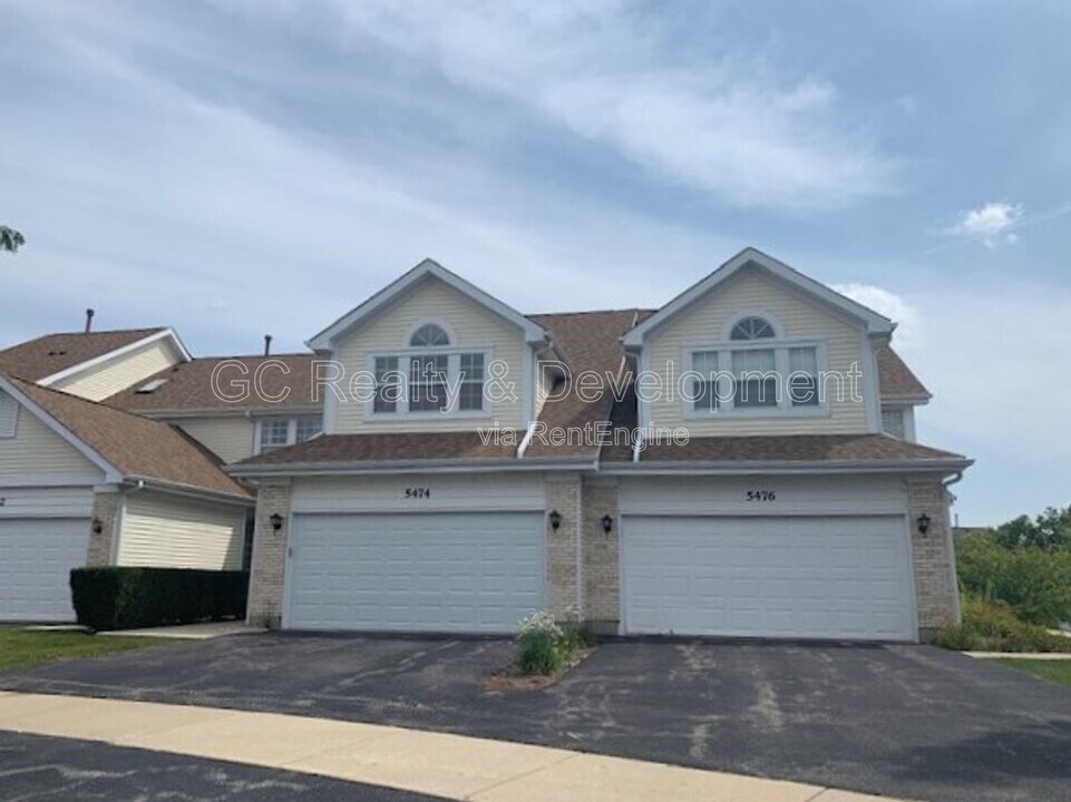 5474 Ridge Crossing in Hanover Park, IL - Building Photo