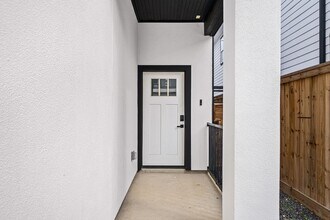 6480 T C Jester Blvd in Houston, TX - Building Photo - Building Photo