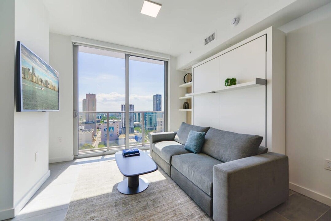 227 NE 2nd St in Miami, FL - Building Photo