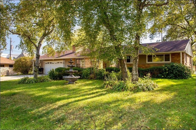 property at 8833 N Iroquois Rd