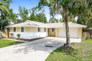 916 Northern Oaks Terrace in DeLand, FL - Building Photo