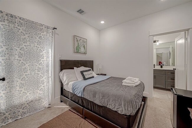 2726 Anita St in Houston, TX - Building Photo - Building Photo