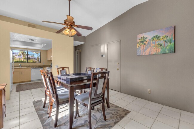 2701 E Mesquite Ave in Palm Springs, CA - Foto de edificio - Building Photo