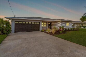 7160 Shore Dr S in South Pasadena, FL - Building Photo - Building Photo