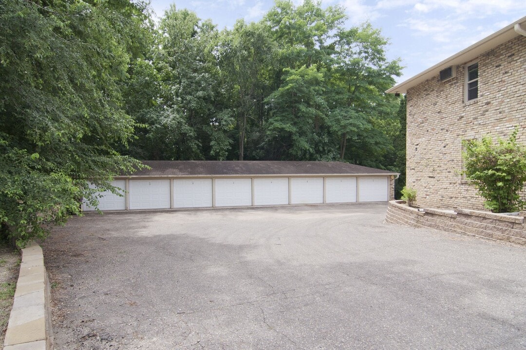 4301 Valley View Rd in Edina, MN - Building Photo