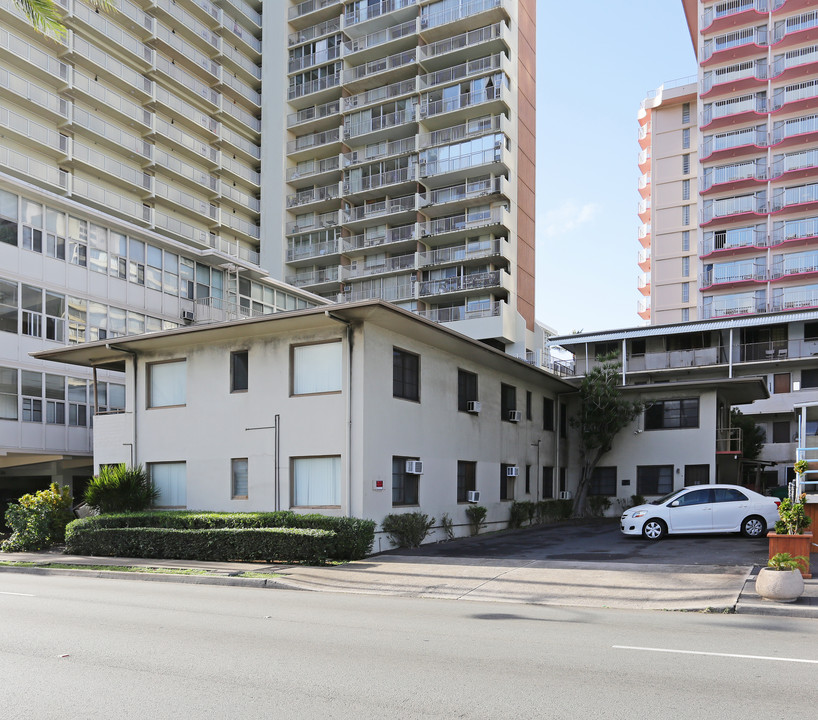 2311 Ala Wai Blvd in Honolulu, HI - Foto de edificio