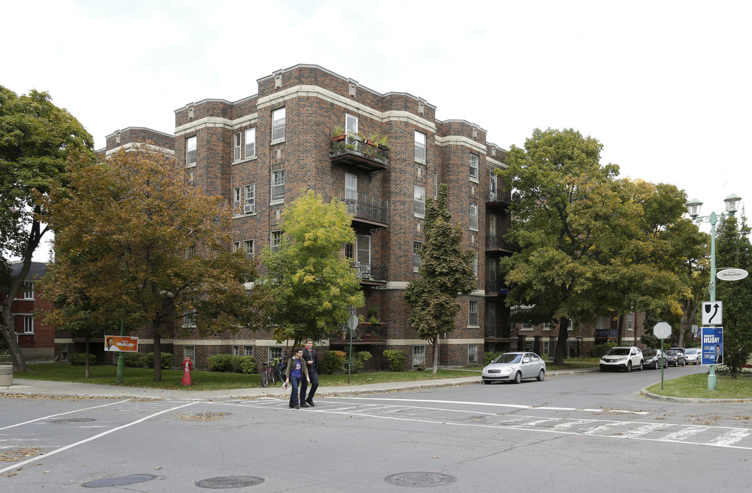 1521-1539 Bernard Av in Montréal, QC - Building Photo