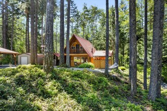 321 Paradise Dr in Ashford, WA - Foto de edificio - Building Photo