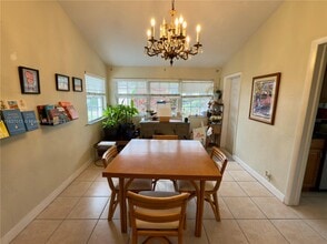 16 Malaga Ave in Coral Gables, FL - Foto de edificio - Building Photo