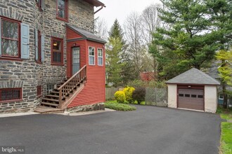 219 Washington Ln, Unit 1 in Jenkintown, PA - Building Photo - Building Photo