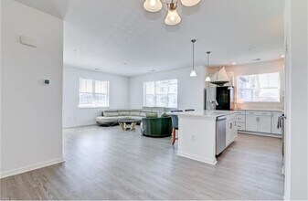 1725 Dromolin Dr in Virginia Beach, VA - Building Photo - Building Photo