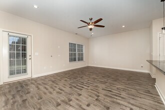 1915 Fleming Rd in Greensboro, NC - Foto de edificio - Building Photo