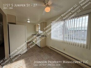 1727 S Juniper St in Nampa, ID - Foto de edificio - Building Photo